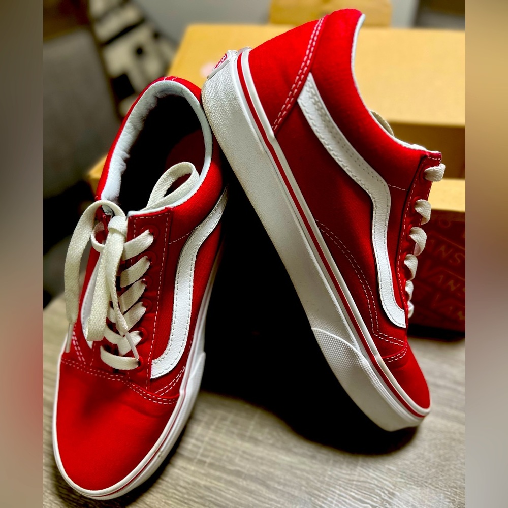 Vans Old Skool Shoe (RED) size 7 women, men 5.5